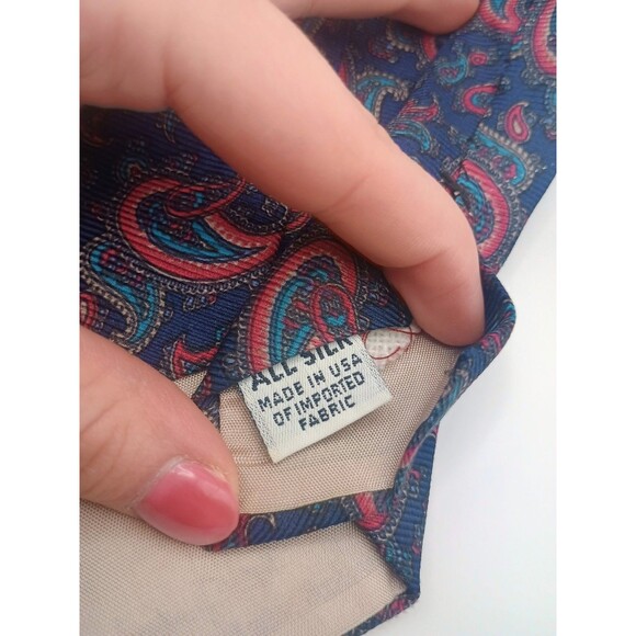 Christopher Hart Tie Mens Red And Blue Paisley Silk Made USA Classic Formal - Picture 3 of 4